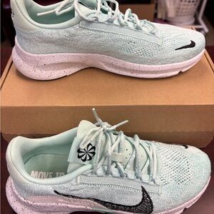 Nike Green and Black Sneakers with Cushioned Sole